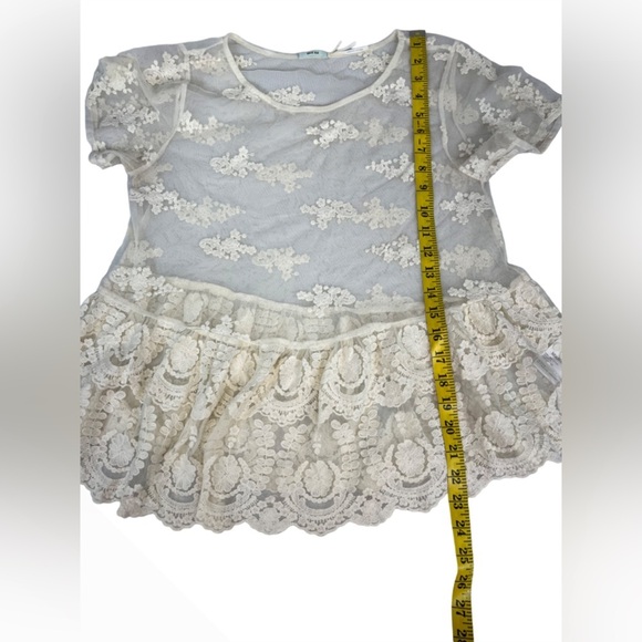 Kimchi Blue Lace Peplum Top with Floral Design Size S - Picture 6 of 10